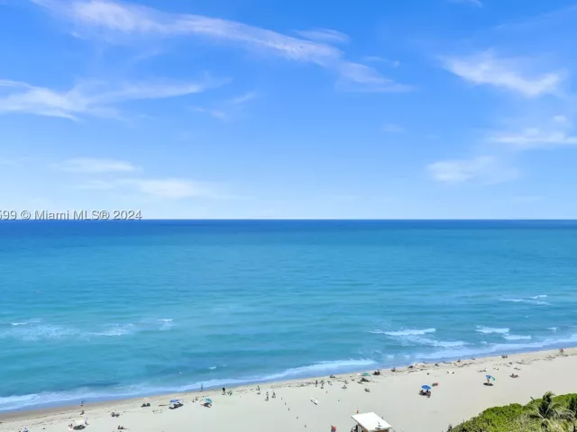 3-bedroom condo for sale in Hollywood - 4111 S Ocean Dr 1201 - MondialRealty