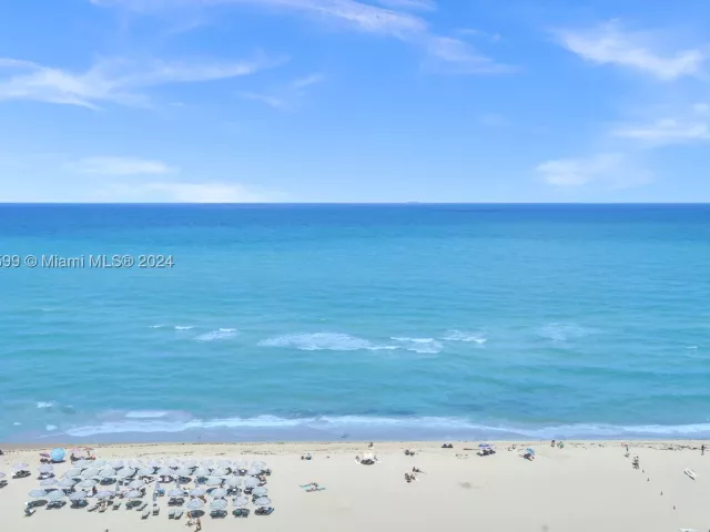 3-bedroom condo for sale in Hollywood - 4111 S Ocean Dr 1201 - MondialRealty