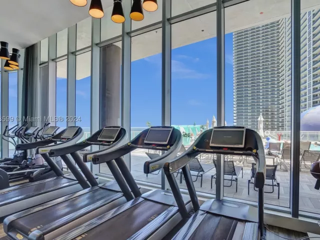 3-bedroom condo for sale in Hollywood - 4111 S Ocean Dr 1201 - MondialRealty