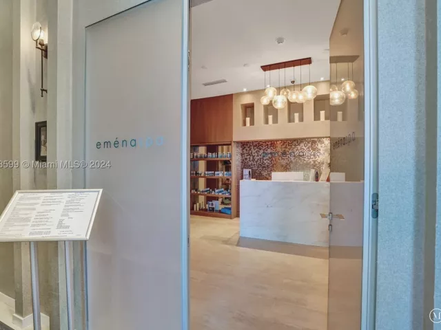 3-bedroom condo for sale in Hollywood - 4111 S Ocean Dr 1201 - MondialRealty