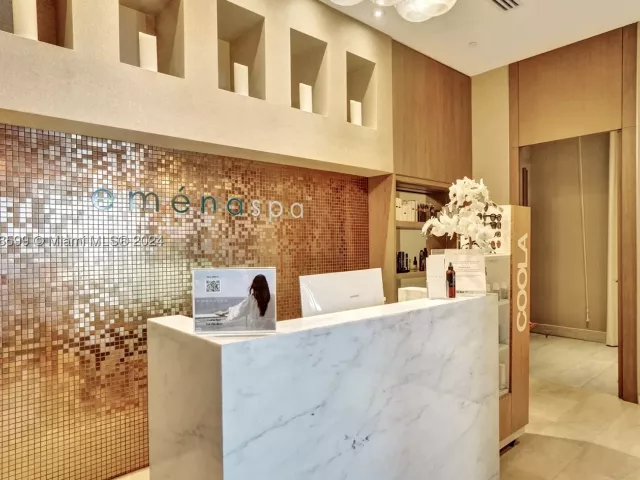 3-bedroom condo for sale in Hollywood - 4111 S Ocean Dr 1201 - MondialRealty