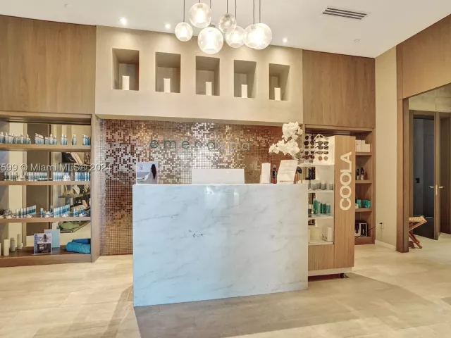 3-bedroom condo for sale in Hollywood - 4111 S Ocean Dr 1201 - MondialRealty