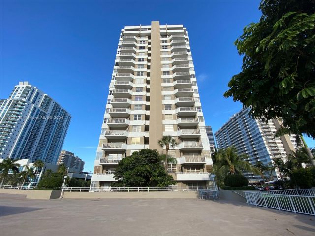 1-bedroom condo for sale in Hallandale Beach - 1965 S Ocean Dr 4D - MondialRealty