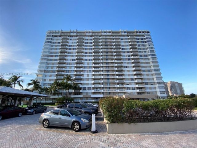 1-bedroom condo for sale in Hallandale Beach - 1965 S Ocean Dr 4D - MondialRealty