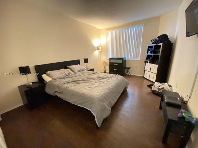 1-bedroom condo for sale in Hallandale Beach - 1965 S Ocean Dr 4D - MondialRealty