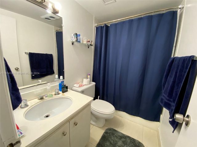 1-bedroom condo for sale in Hallandale Beach - 1965 S Ocean Dr 4D - MondialRealty