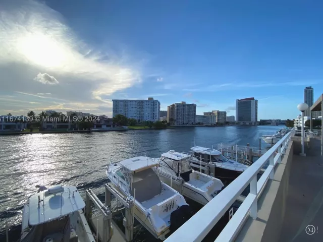 1-bedroom condo for sale in Hallandale Beach - 1965 S Ocean Dr 4D - MondialRealty