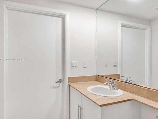 Apartment for sale  Unit #3521 - photo 5638627