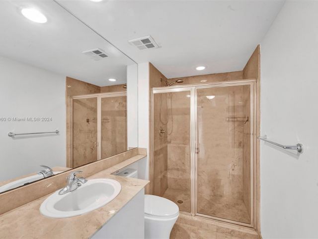 Apartment for sale  Unit #3521 - photo 5638629