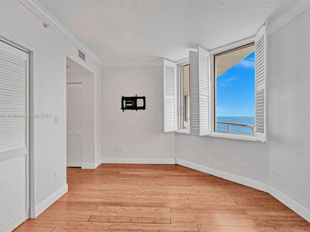 Apartment for sale  Unit #3521 - photo 5638630