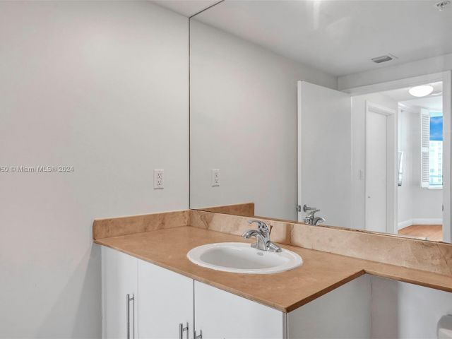 Apartment for sale  Unit #3521 - photo 5638634