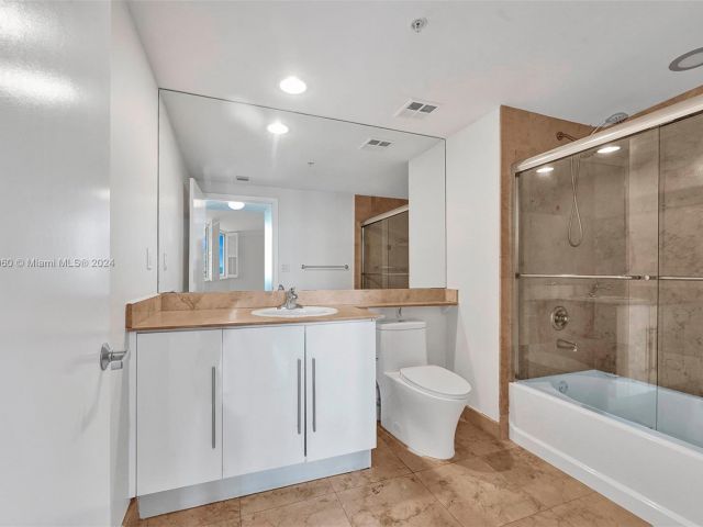 Apartment for sale  Unit #3521 - photo 5638635