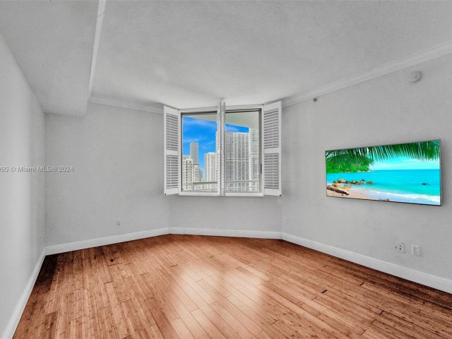 Apartment for sale  Unit #3521 - photo 5638642