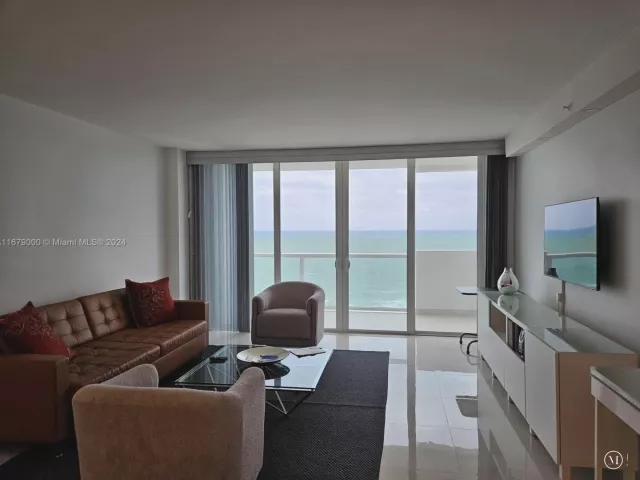 1-bedroom condo for rent in Miami Beach - 5601 Collins Ave 1605 - MondialRealty
