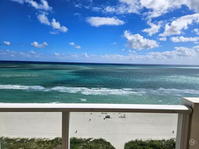 1-bedroom condo for rent in Miami Beach - 5601 Collins Ave 1605 - MondialRealty