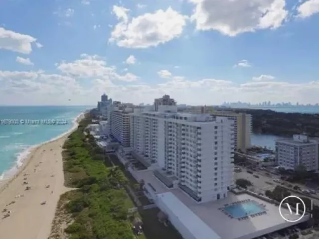 1-bedroom condo for rent in Miami Beach - 5601 Collins Ave 1605 - MondialRealty