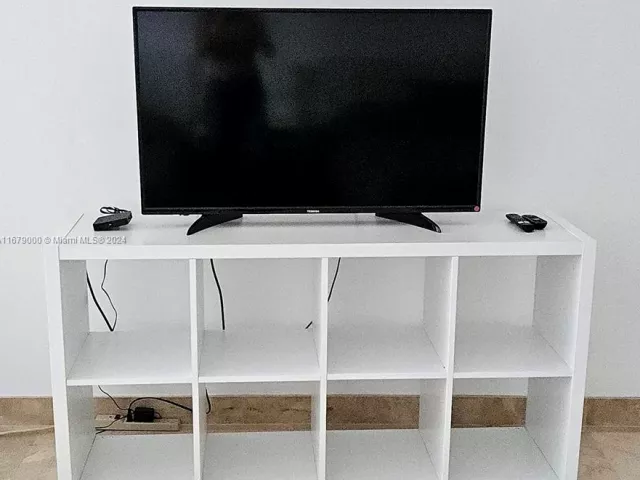 1-bedroom condo for rent in Miami Beach - 5601 Collins Ave 1605 - MondialRealty