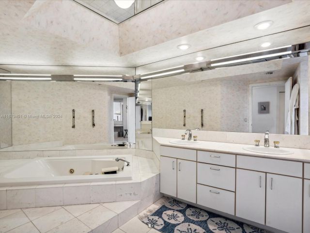 Apartment for sale  Unit #702 - photo 5642046