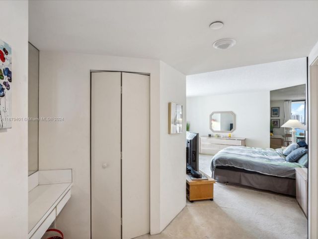 Apartment for sale  Unit #702 - photo 5642049