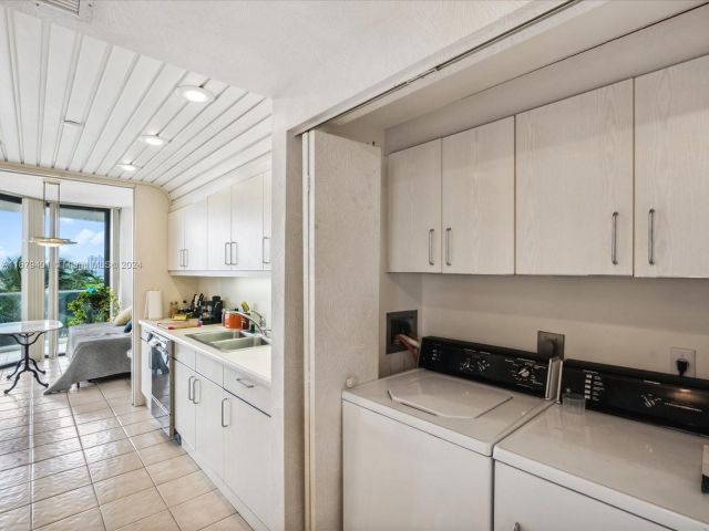 Apartment for sale  Unit #702 - photo 5642055