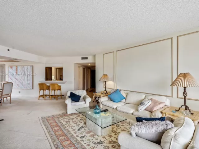 2-bedroom condo for sale in Aventura - 2800 Island Blvd 702 - MondialRealty