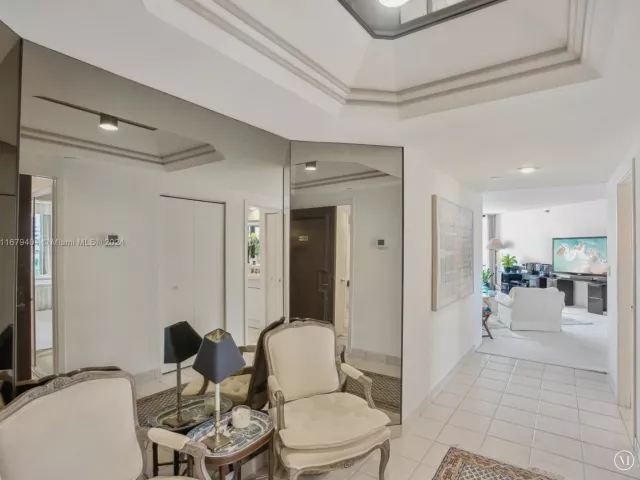 2-bedroom condo for sale in Aventura - 2800 Island Blvd 702 - MondialRealty