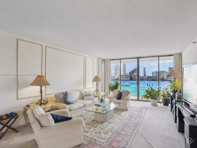 2-bedroom condo for sale in Aventura - 2800 Island Blvd 702 - MondialRealty