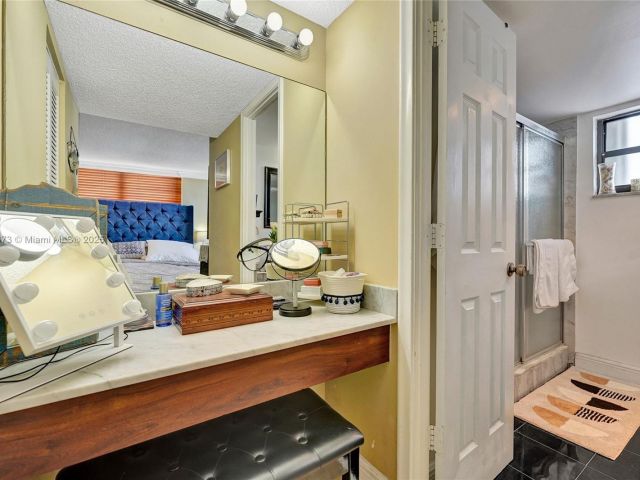 Apartment for sale  Unit #701 - photo 5629477