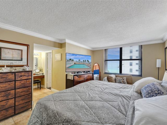 Apartment for sale  Unit #701 - photo 5629483