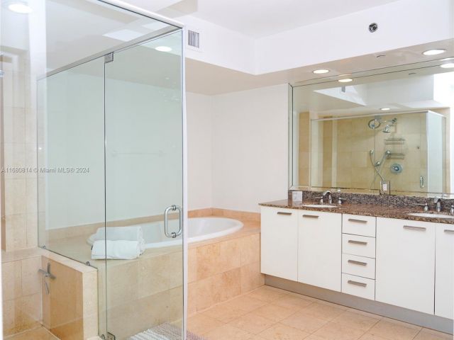 Apartment for sale  Unit #4711 - photo 5951391