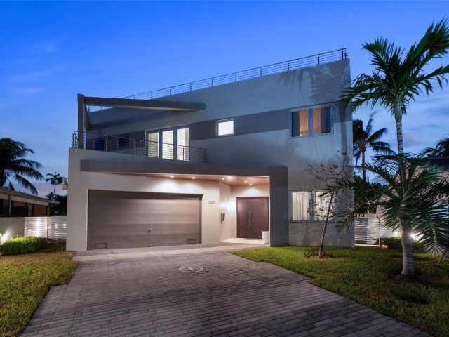 Home for sale at 3300 NE 39th Street - photo 5801780