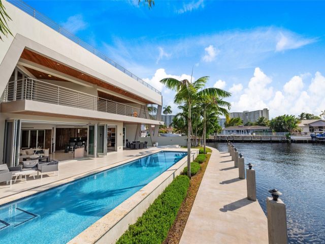 Home for sale at 3300 NE 39th Street - photo 5801785