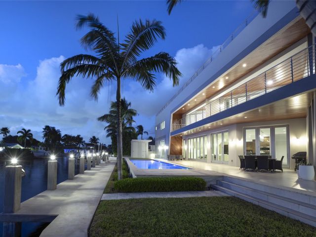 Home for sale at 3300 NE 39th Street - photo 5801796