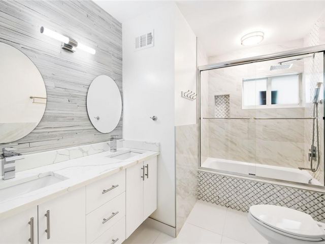 Home for sale at 2801 NE 59th St - photo 5761682