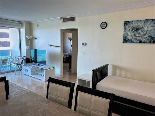 1-bedroom condo for sale in Hollywood - 4001 S Ocean Dr 9L - MondialRealty