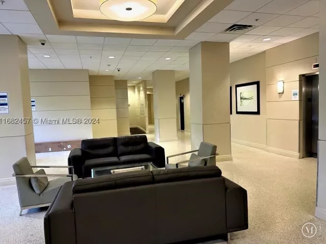 1-bedroom condo for sale in Hollywood - 4001 S Ocean Dr 9L - MondialRealty