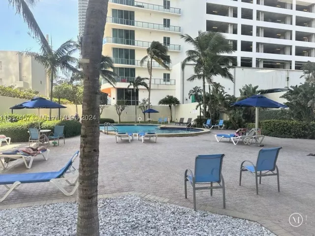 1-bedroom condo for sale in Hollywood - 4001 S Ocean Dr 9L - MondialRealty