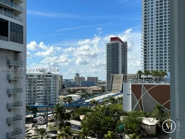 1-bedroom condo for sale in Hollywood - 4001 S Ocean Dr 9L - MondialRealty