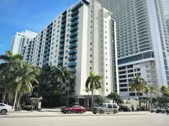 1-bedroom condo for sale in Hollywood - 4001 S Ocean Dr 9L - MondialRealty