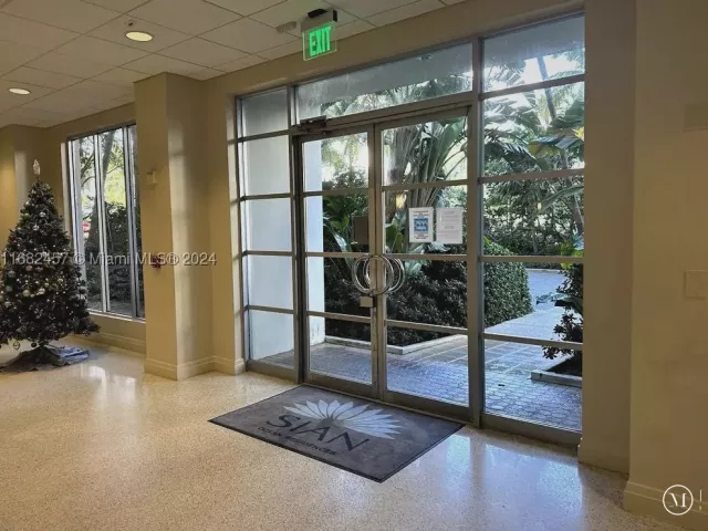 1-bedroom condo for sale in Hollywood - 4001 S Ocean Dr 9L - MondialRealty