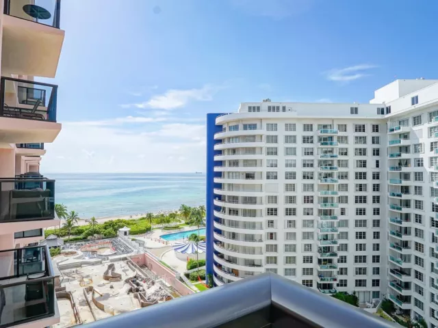 2-bedroom condo for sale in Miami Beach - 5225 Collins Avenue 1417 - MondialRealty