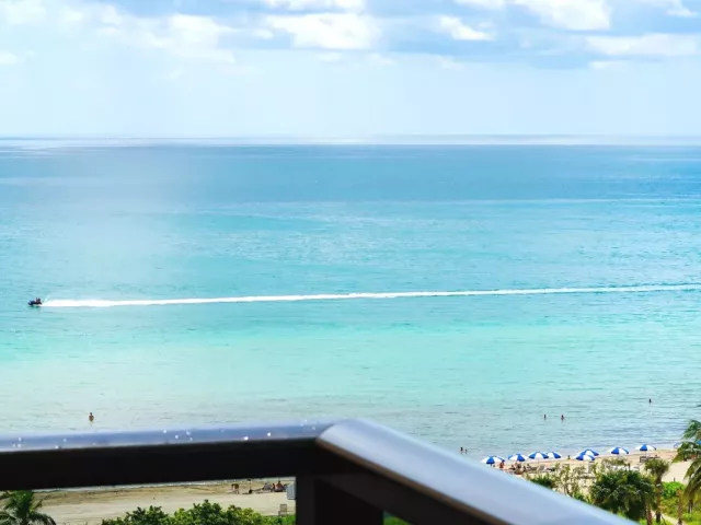 2-bedroom condo for sale in Miami Beach - 5225 Collins Avenue 1417 - MondialRealty