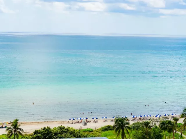 2-bedroom condo for sale in Miami Beach - 5225 Collins Avenue 1417 - MondialRealty
