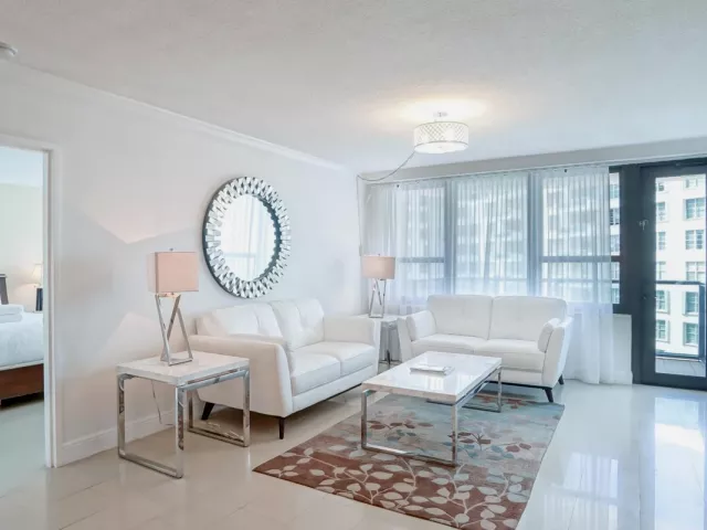 2-bedroom condo for sale in Miami Beach - 5225 Collins Avenue 1417 - MondialRealty