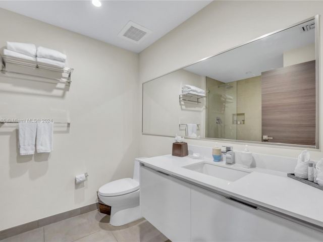 1-bedroom condo for sale in Hollywood - 777 N Ocean Dr S316 - MondialRealty