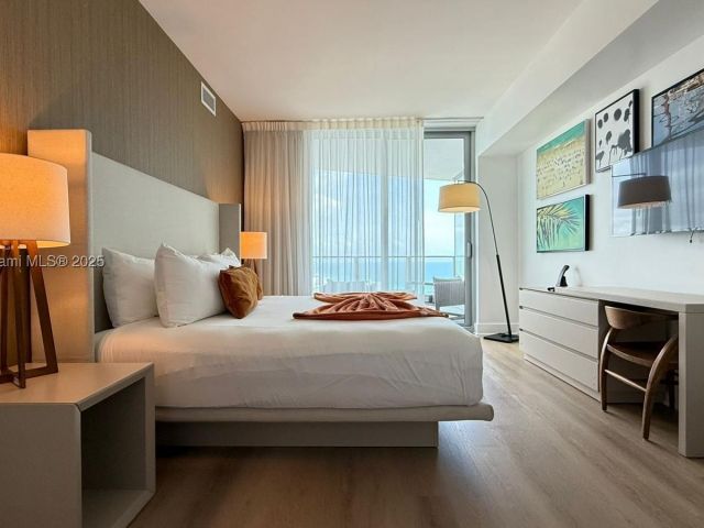 1-bedroom condo for sale in Hollywood - 4111 S Ocean Dr 1512 - MondialRealty