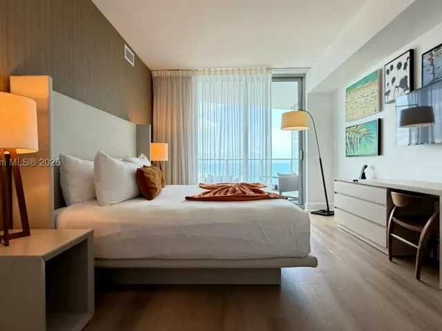 1-bedroom condo for sale in Hollywood - 4111 S Ocean Dr 1512 - MondialRealty
