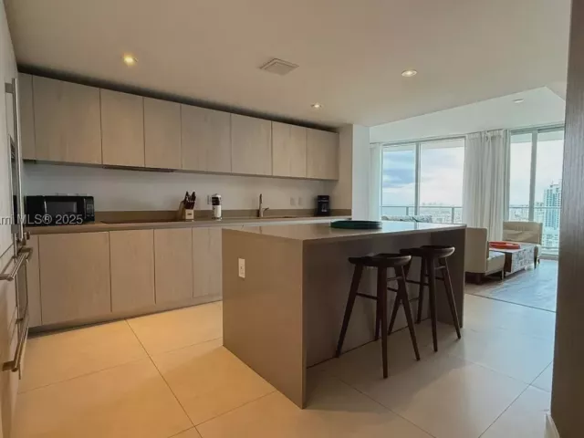 1-bedroom condo for sale in Hollywood - 4111 S Ocean Dr 1512 - MondialRealty