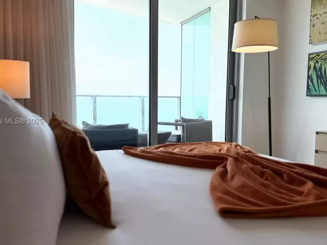 1-bedroom condo for sale in Hollywood - 4111 S Ocean Dr 1512 - MondialRealty
