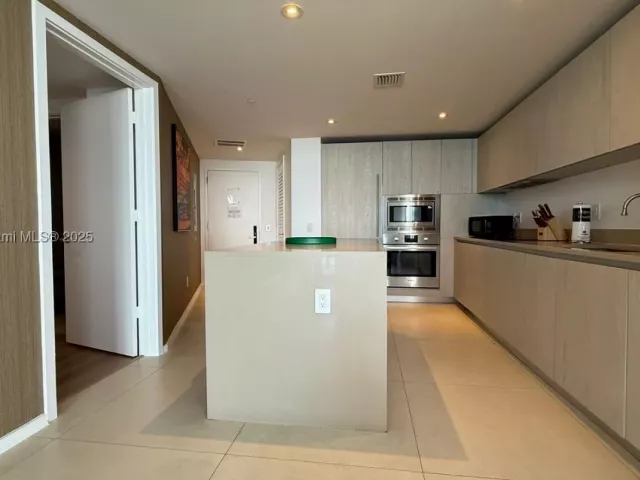 1-bedroom condo for sale in Hollywood - 4111 S Ocean Dr 1512 - MondialRealty